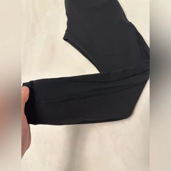 Lululemon legging with meshed calf size 4 - Picture 4 of 6